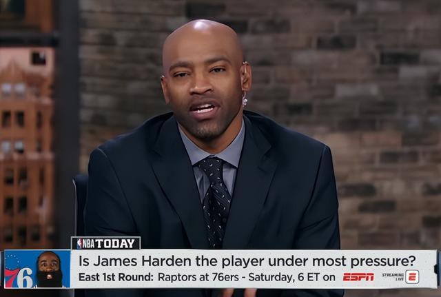 双方刚刚碰 双方刚刚碰