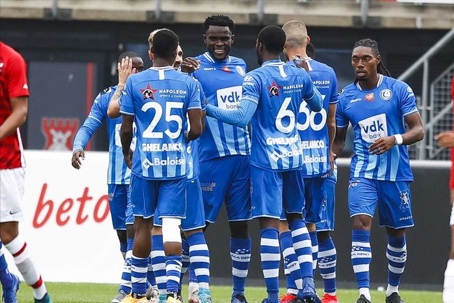 森纳在与伊 森纳在与伊